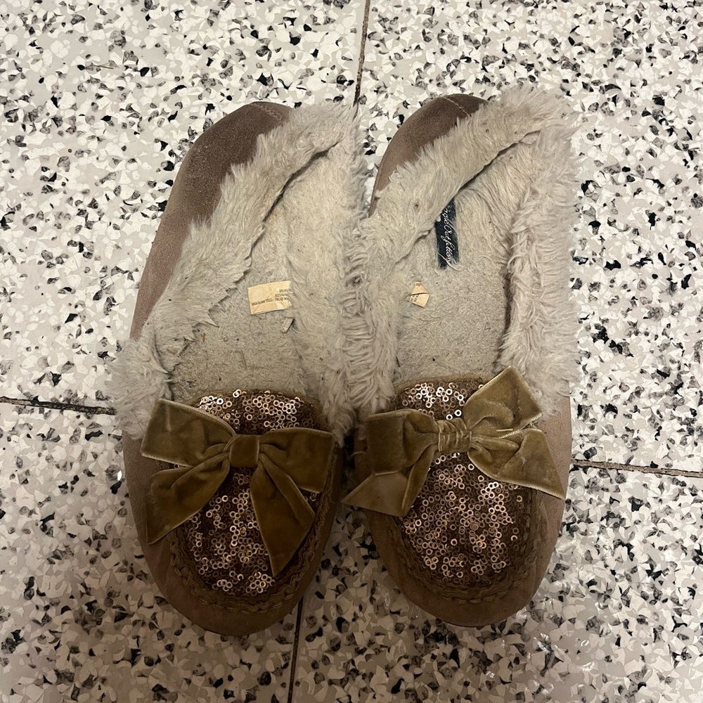 Used slipper shoes